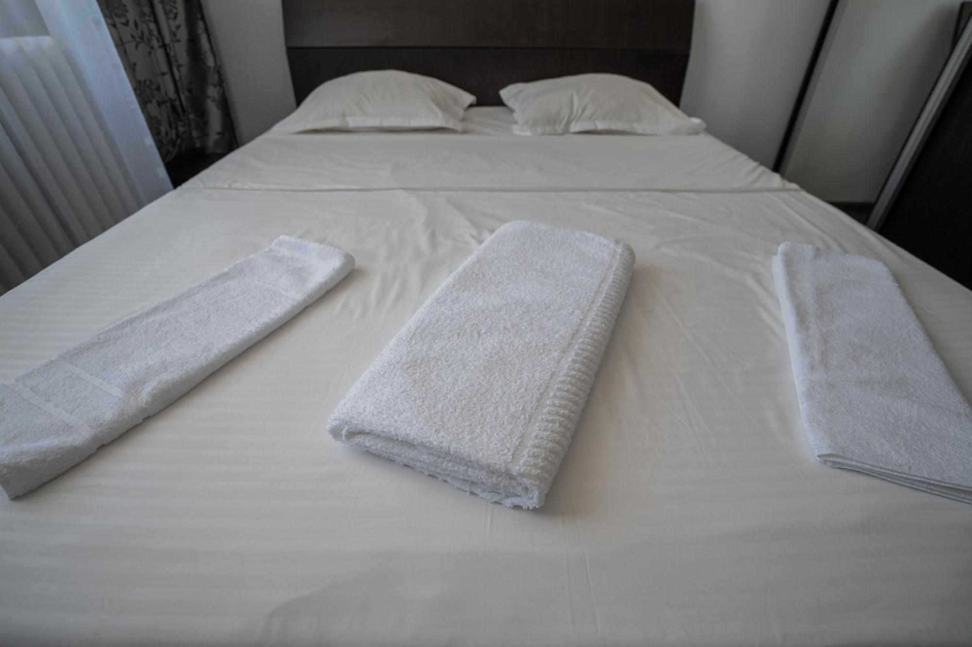 Apartament M & S Bukares Bagian luar foto