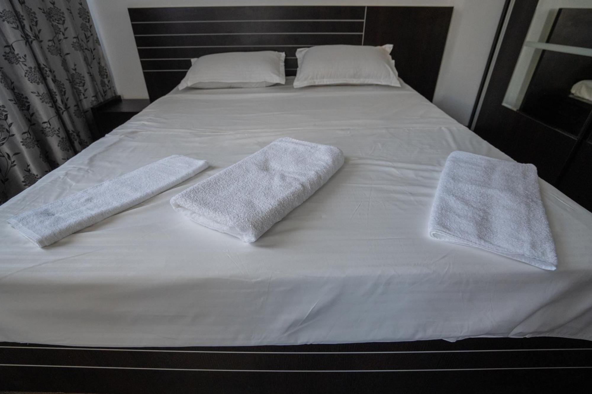 Apartament M & S Bukares Bagian luar foto