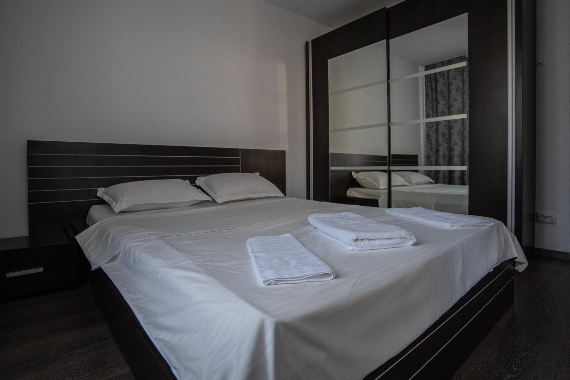 Apartament M & S Bukares Bagian luar foto